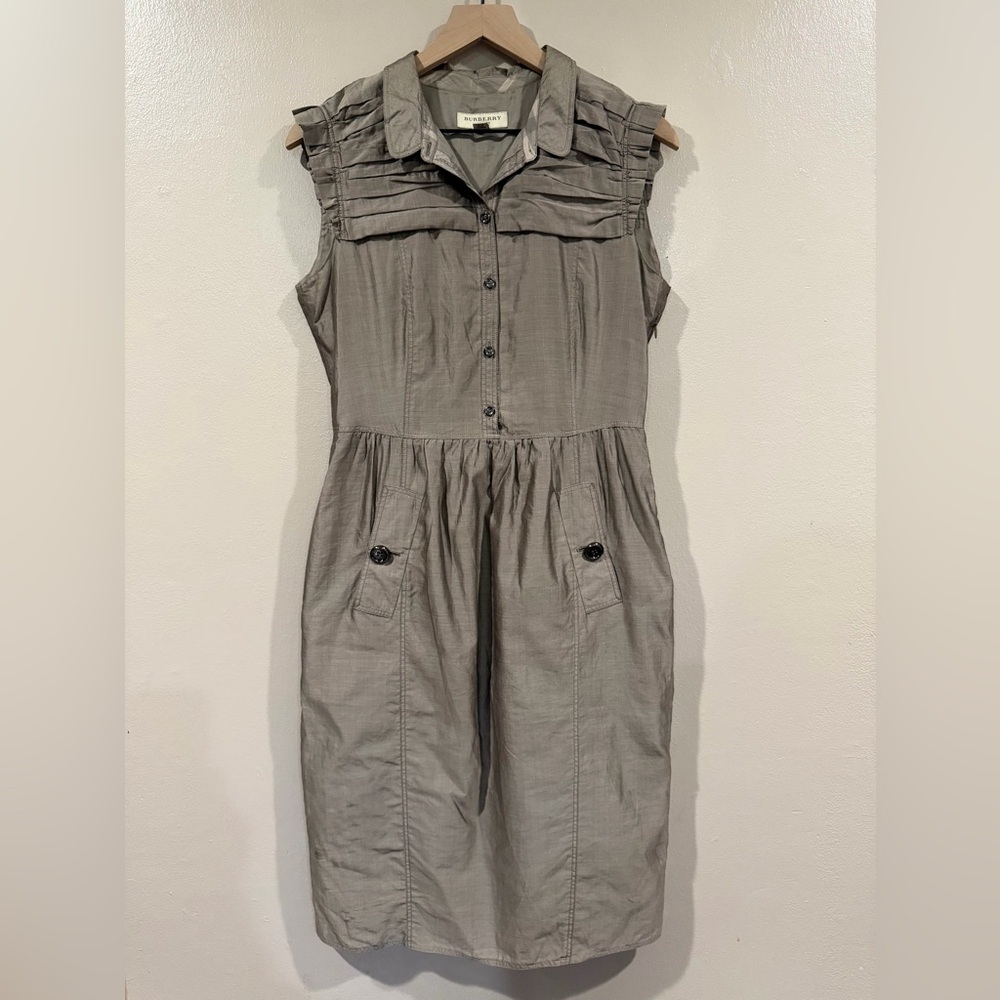 Burberry Sleeveless Taupe Button-Up Dress Great Condition Size 8 Cotton and Silk